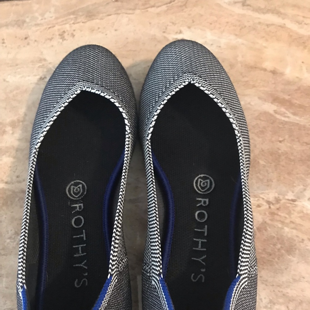 Size 7, Rothy’s round toe flats, gray. Super cute